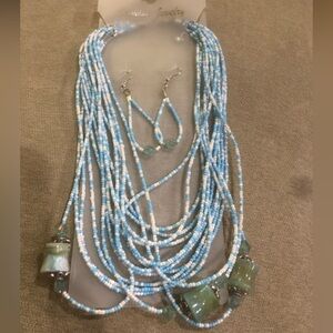 ♥️5/$20 NWT Blue Beaded Necklace & Earrings Set